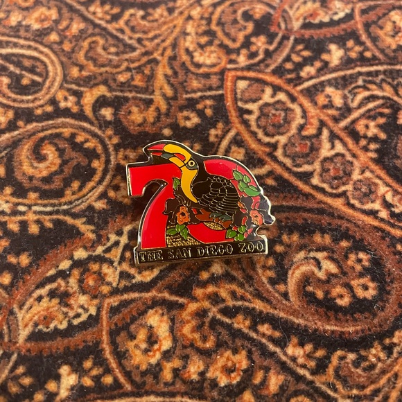 Vintage San Diego Zoo 70 Year Anniversary Pin Collection Lot - Picture 5 of 7